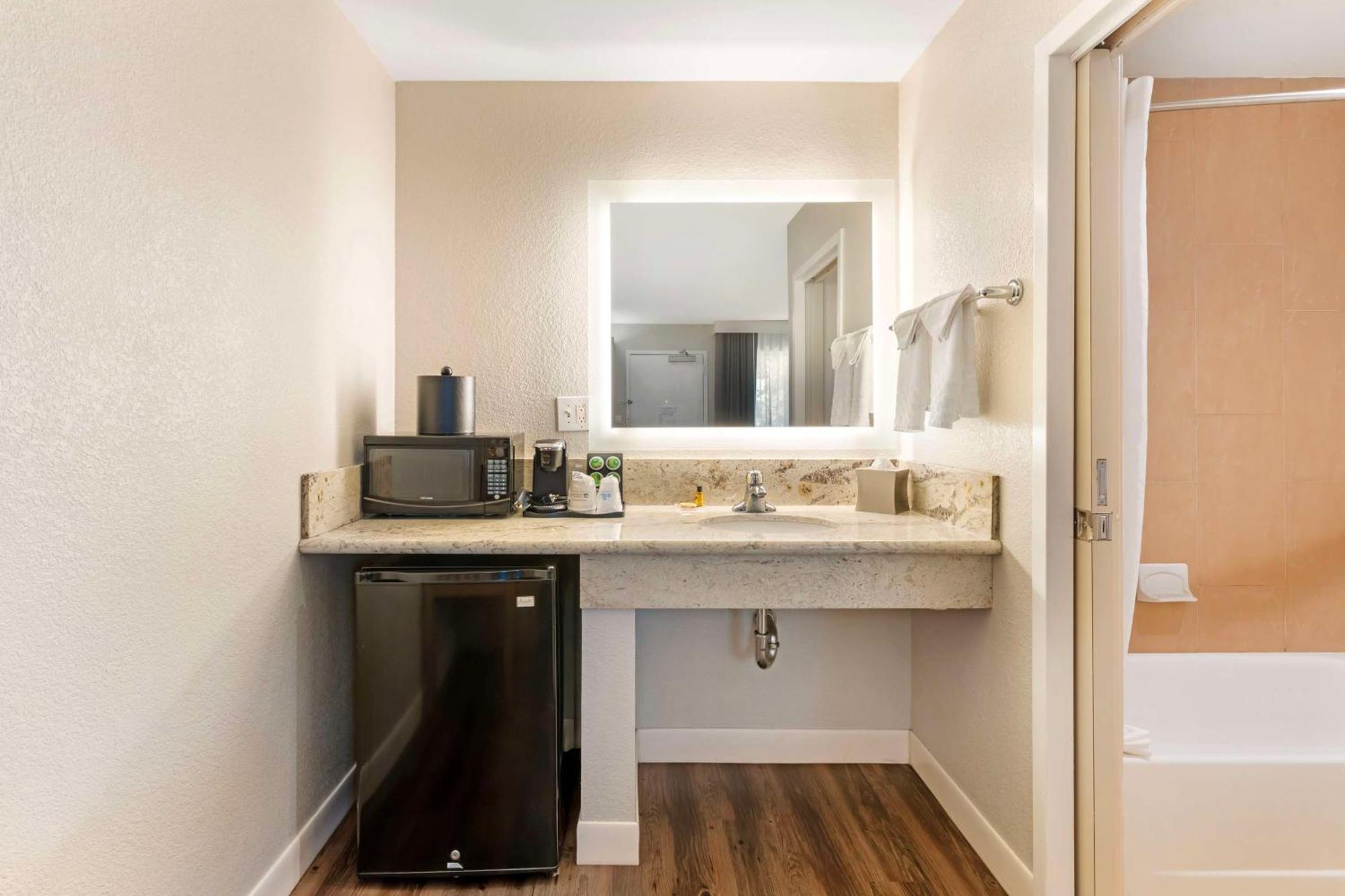 Best Western Plus Rancho Cordova Inn Екстер'єр фото
