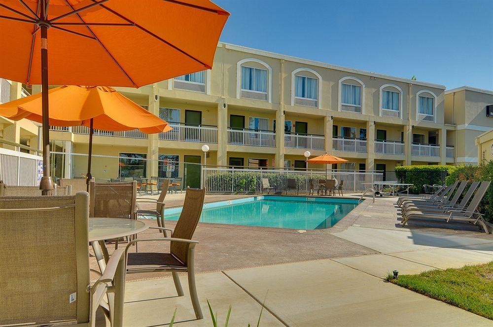 Best Western Plus Rancho Cordova Inn Екстер'єр фото
