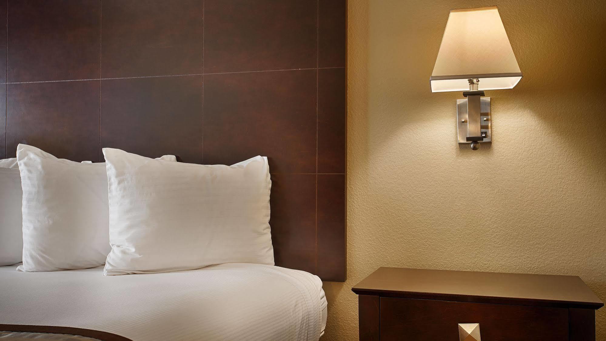 Best Western Plus Rancho Cordova Inn Екстер'єр фото