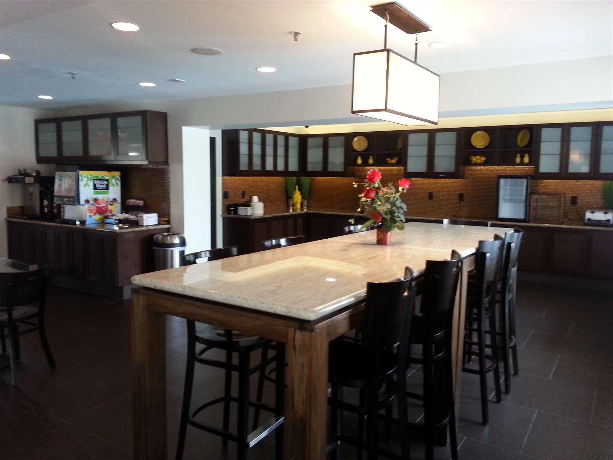 Best Western Plus Rancho Cordova Inn Екстер'єр фото