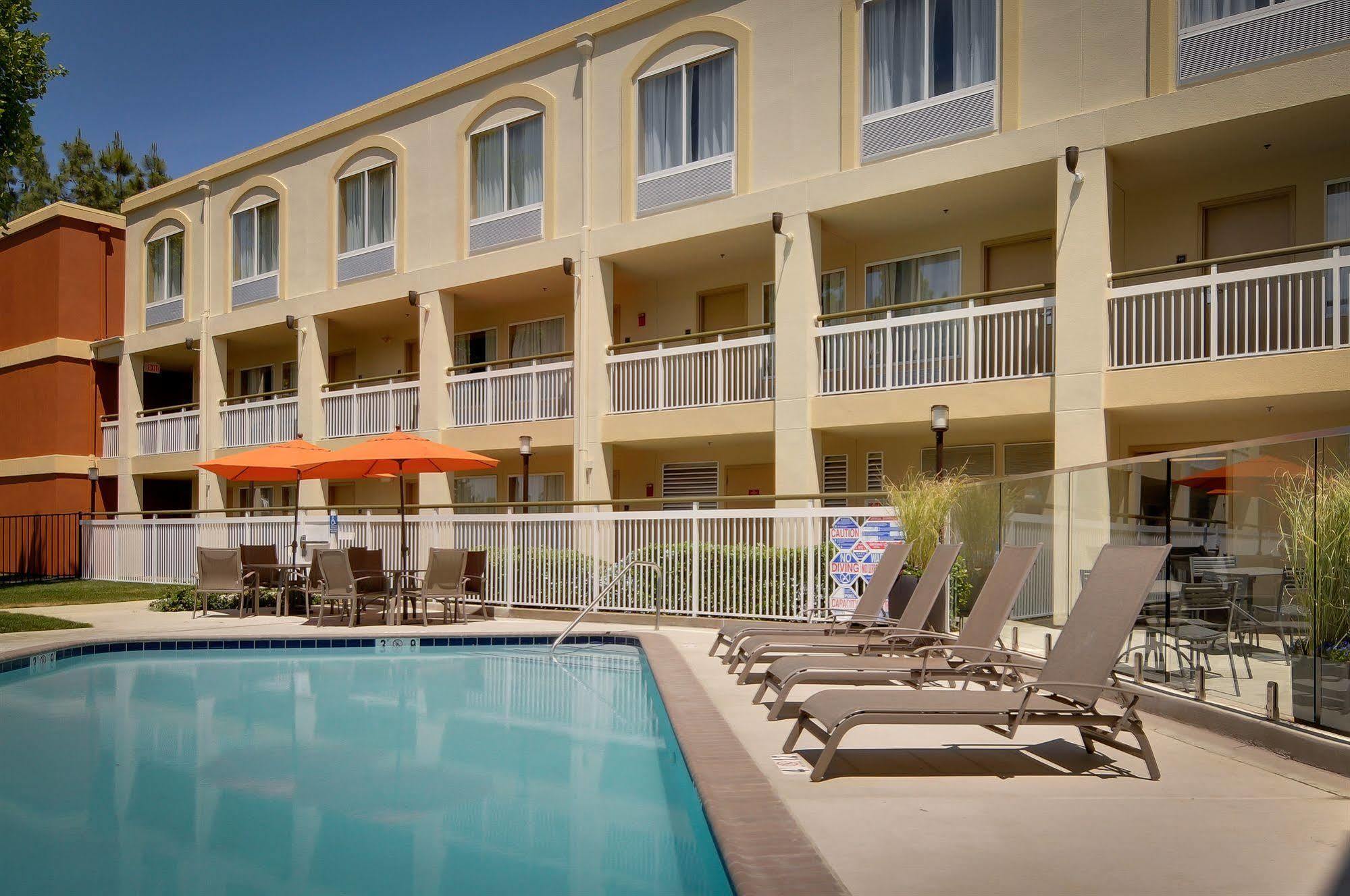 Best Western Plus Rancho Cordova Inn Екстер'єр фото